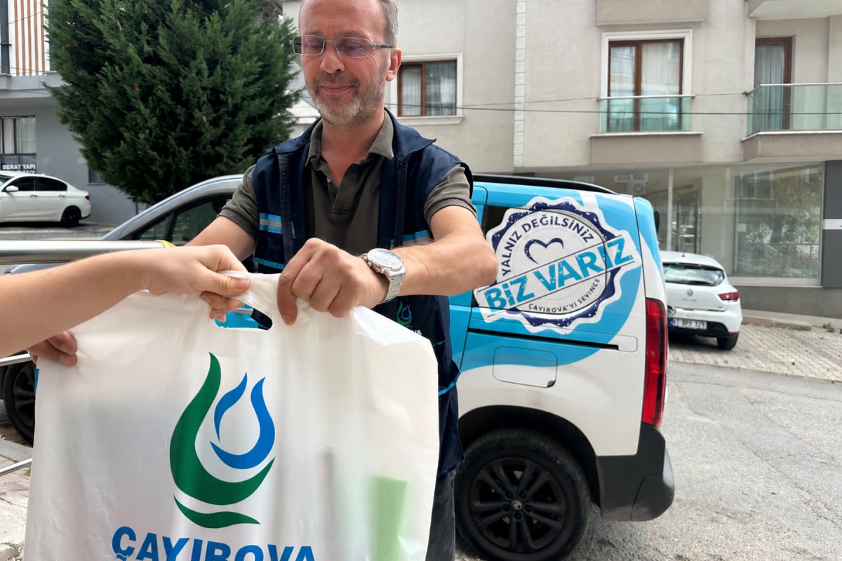  Çayırova Belediyesi’nden öğrencilere kırtasiye yardımı