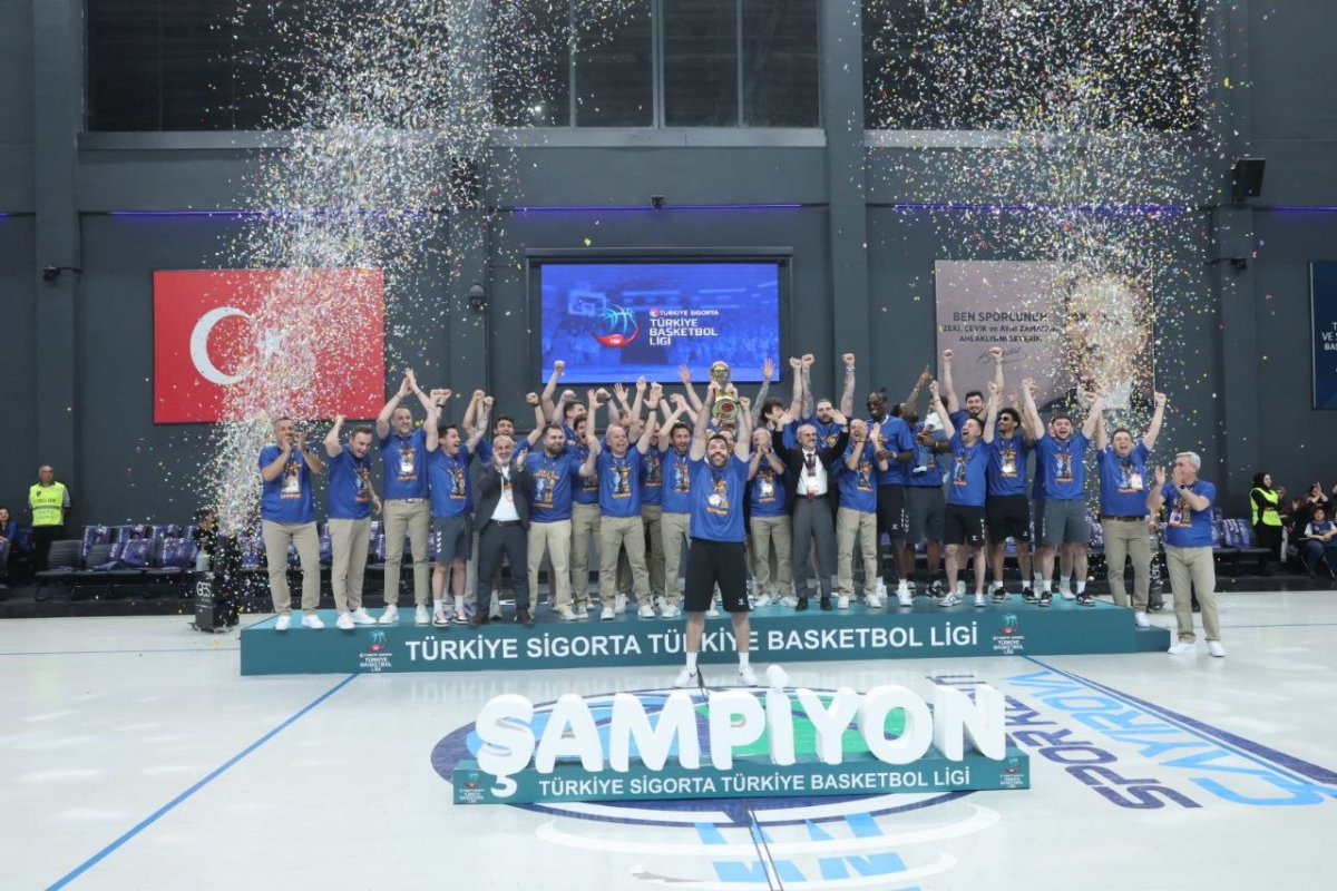 Çayırova Belediyesi, şampiyonluk kupasına kavuştu