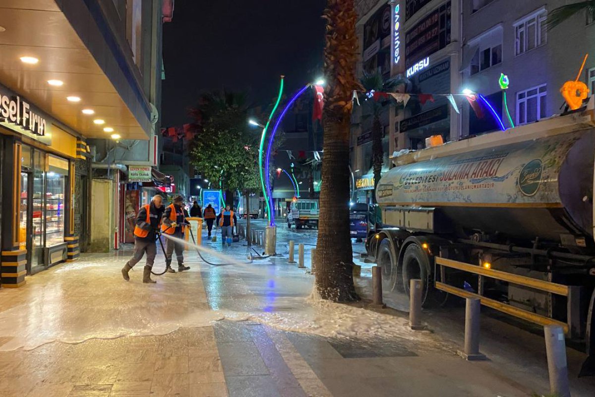 Temizlik işlerinden caddelerde bayram temizliği