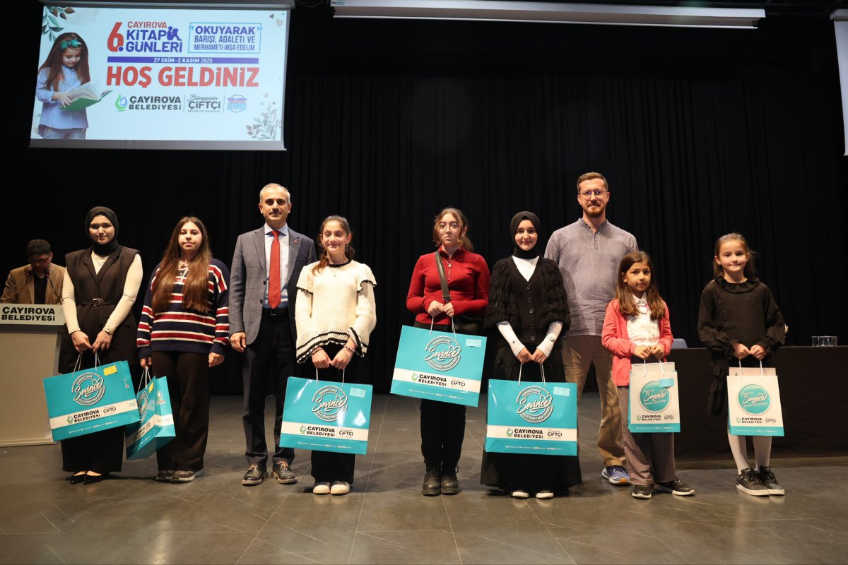 Youtuber Sertaç Abi, Çayırovalı sevenleriyle bir araya geldi