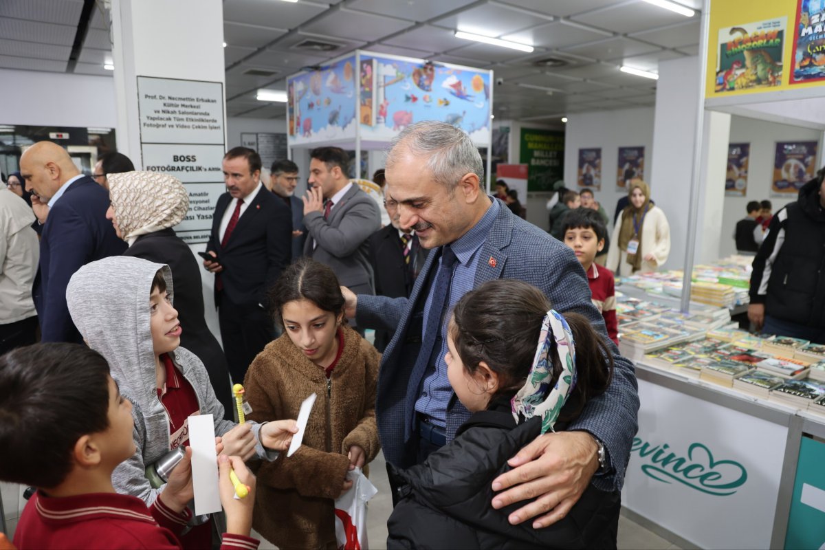 Çayırova 7. Kitap Günleri, kapılarını ziyaretçilerine açtı