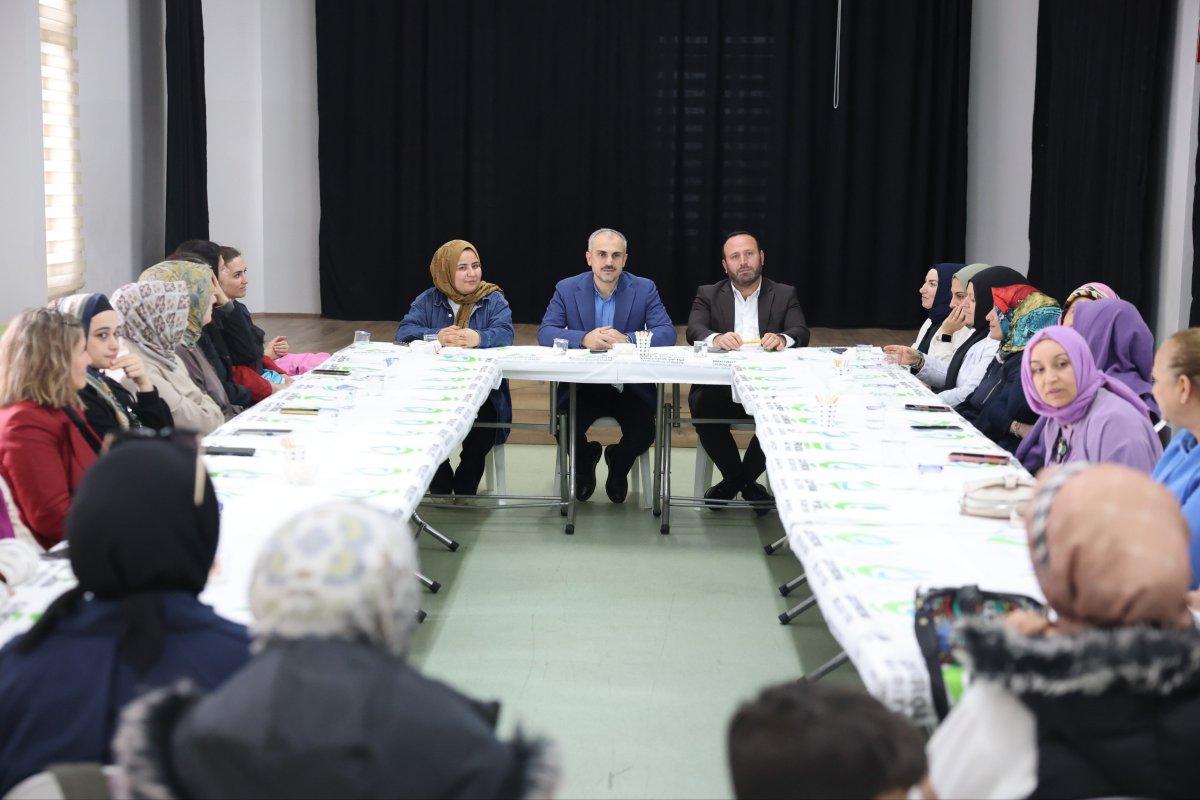  Çiftçi, Akse Bilgi Evi’ndeki kursiyer ve velilerle bir araya geldi