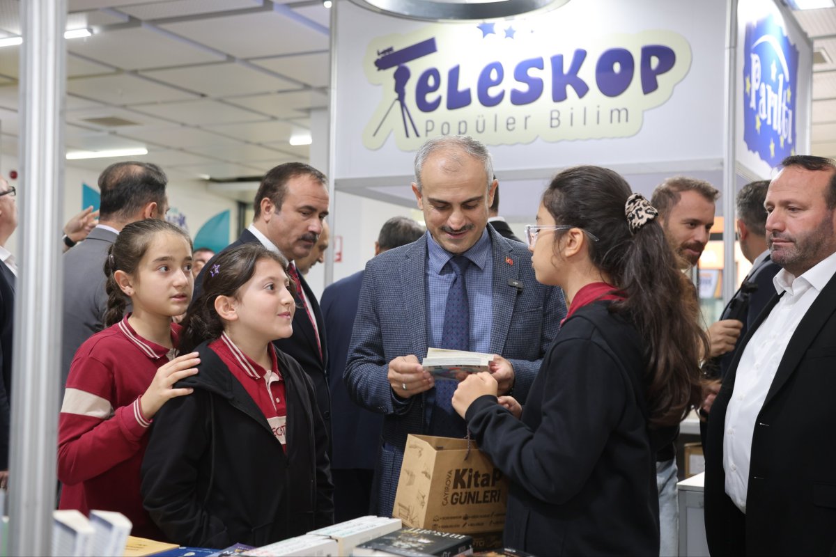 Çayırova 7. Kitap Günleri, kapılarını ziyaretçilerine açtı
