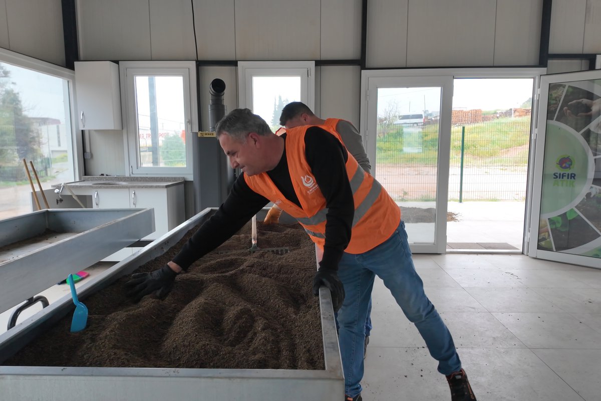 Kompost Üretim Tesisi, toprağa can oluyor