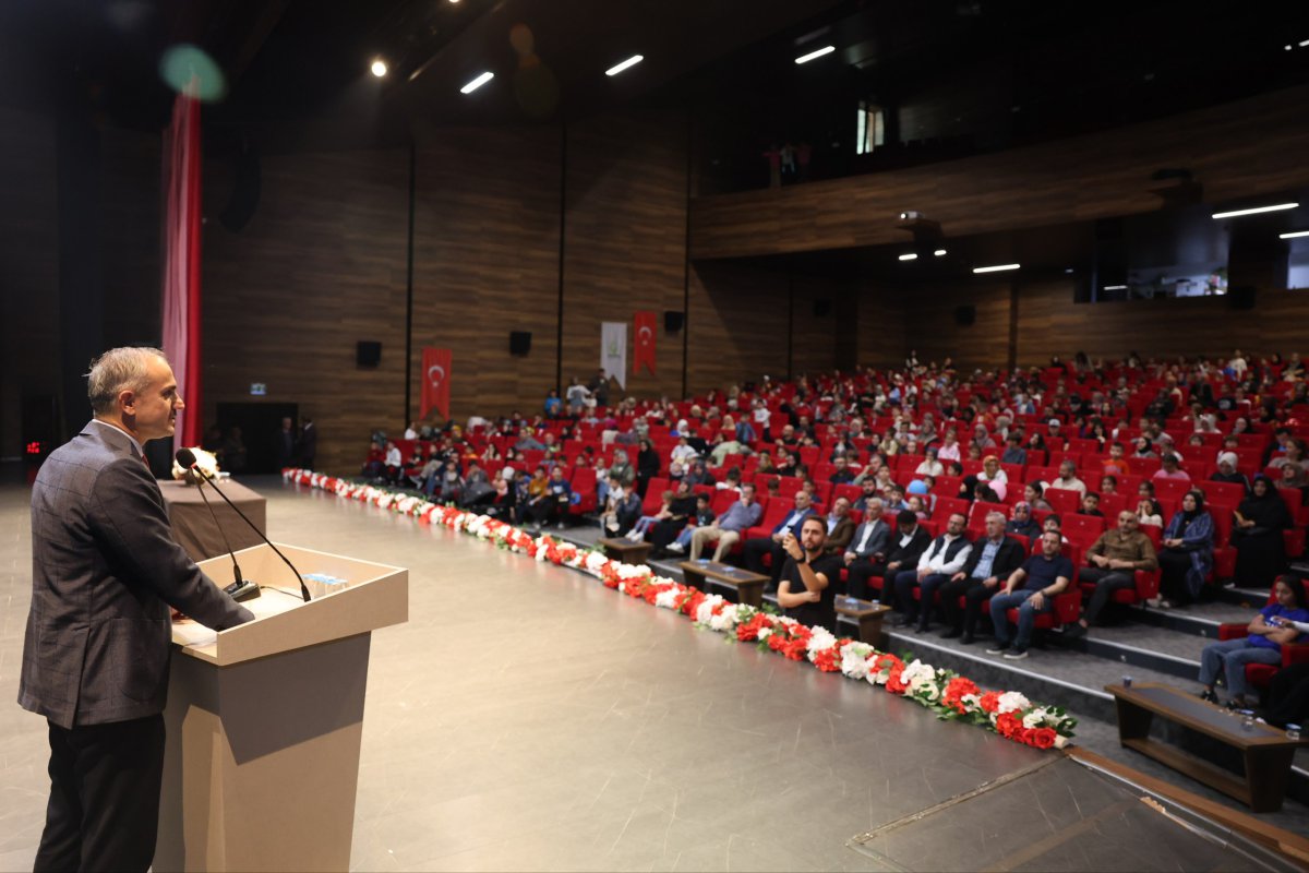 Youtuber Sertaç Abi, Çayırovalı sevenleriyle bir araya geldi