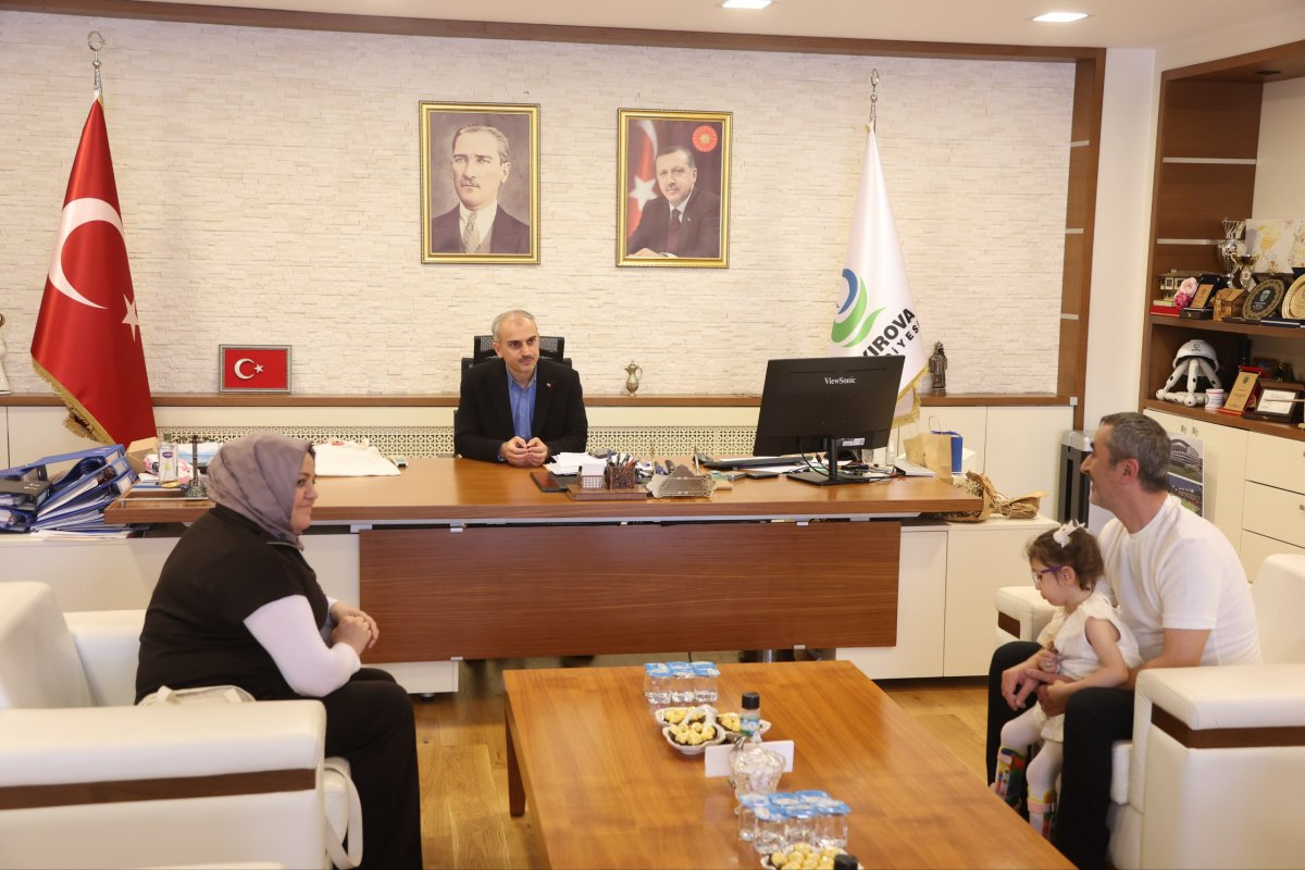 Başkan Çiftçi, Minik Lina ve ailesiyle bir araya geldi