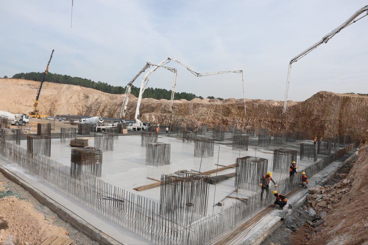  Çayırova Devlet Hastanesi’nin temel betonu dökülüyor   