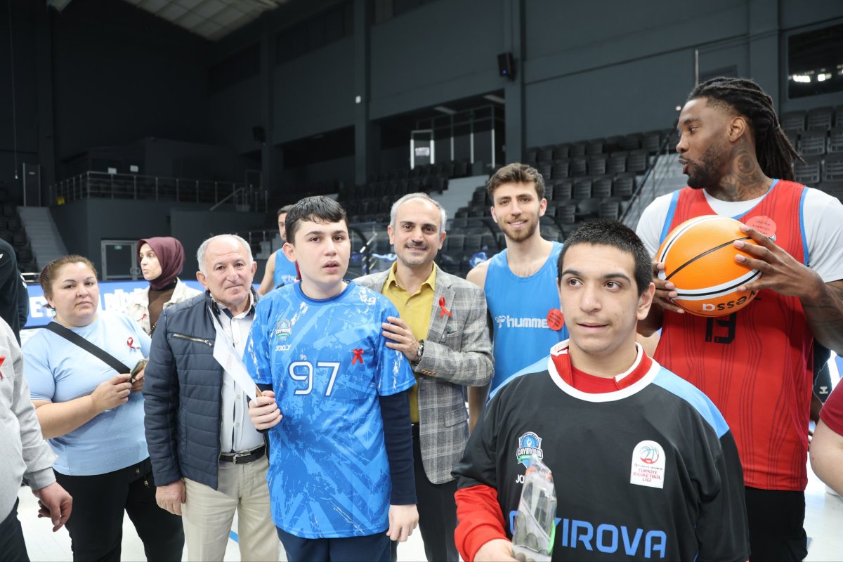 Özel çocuklar, Çayırova’nın dev adamlarıyla bir arada