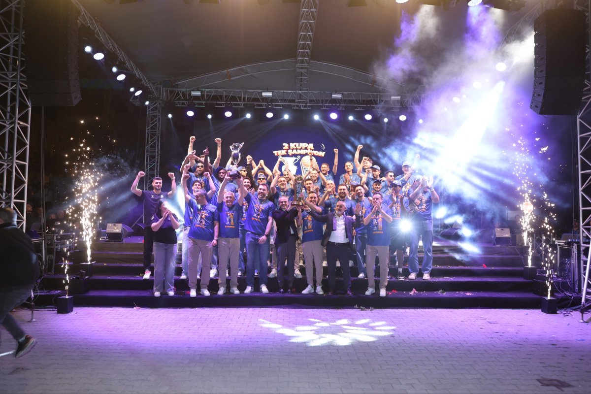 Şampiyon takım, şampiyon taraftarıyla buluştu