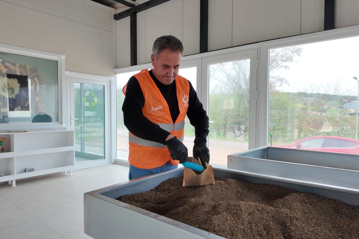 Kompost Üretim Tesisi, toprağa can oluyor