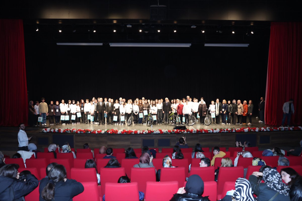 Çayırova’da bilgi evi öğrencileri, bilgilerini yarıştırdı