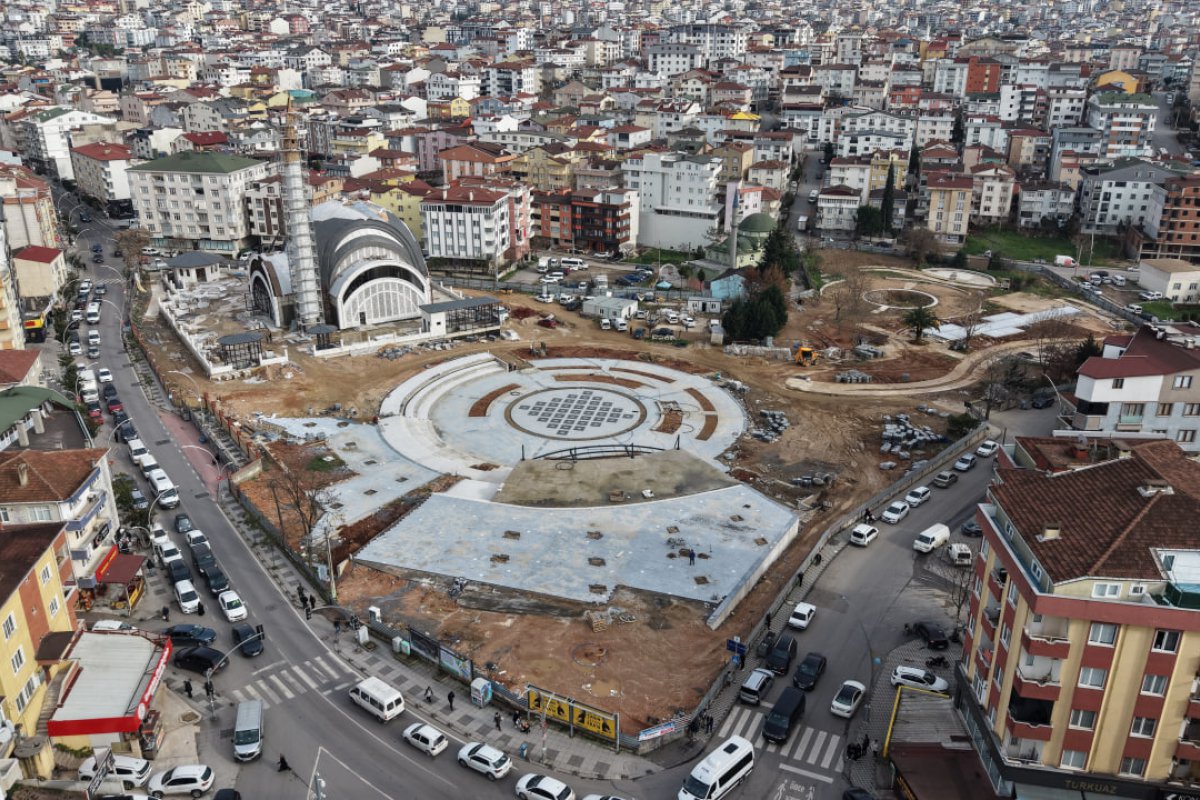 Kent Meydanı’nda çalışmalar tam gaz devam