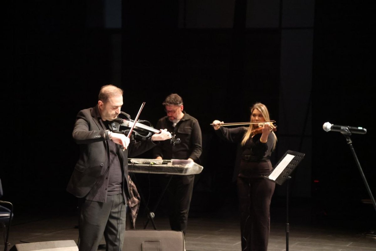 Çayırova’da keman dinletisi kulakların pasını sildi