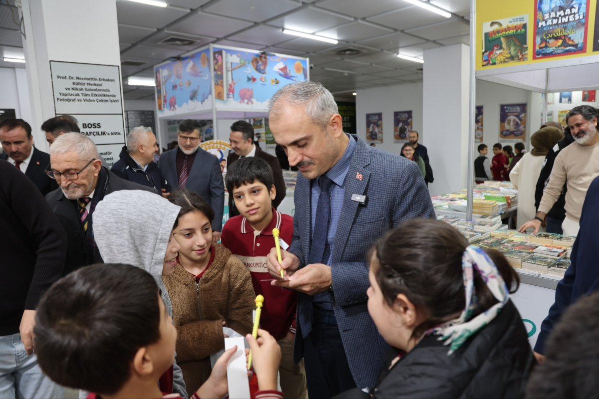 Çayırova 7. Kitap Günleri, kapılarını ziyaretçilerine açtı