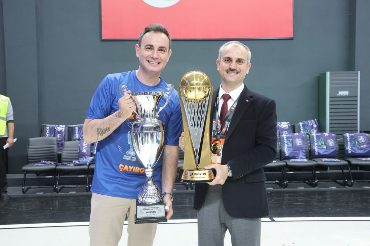 Çayırova Belediyesi, şampiyonluk kupasına kavuştu