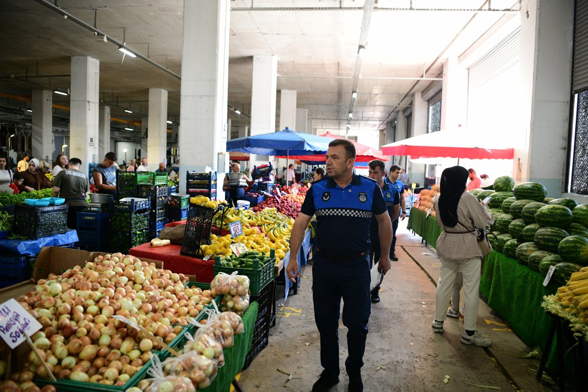 Çayırova Zabıtası’ndan pazar, kırtasiye ve unlu mamulleri denetimi