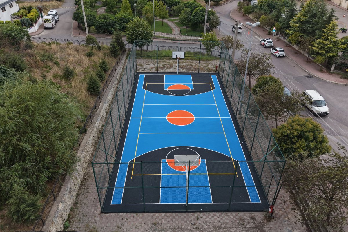 Çayırova’daki spor sahaları yenileniyor