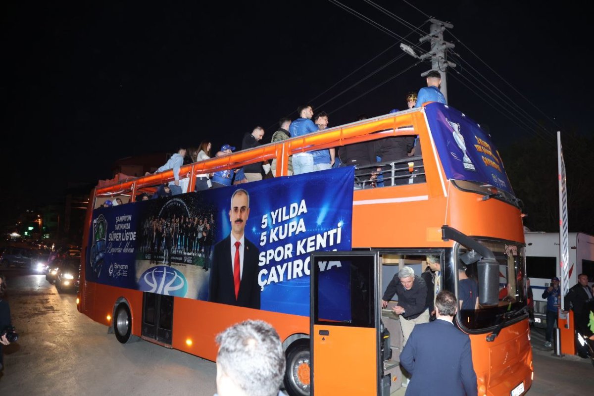 Şampiyon takım, şampiyon taraftarıyla buluştu