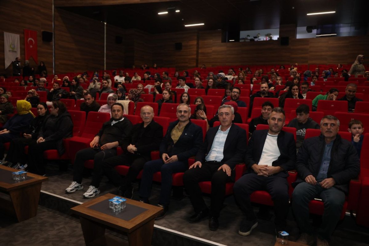 Çayırova’da keman dinletisi kulakların pasını sildi