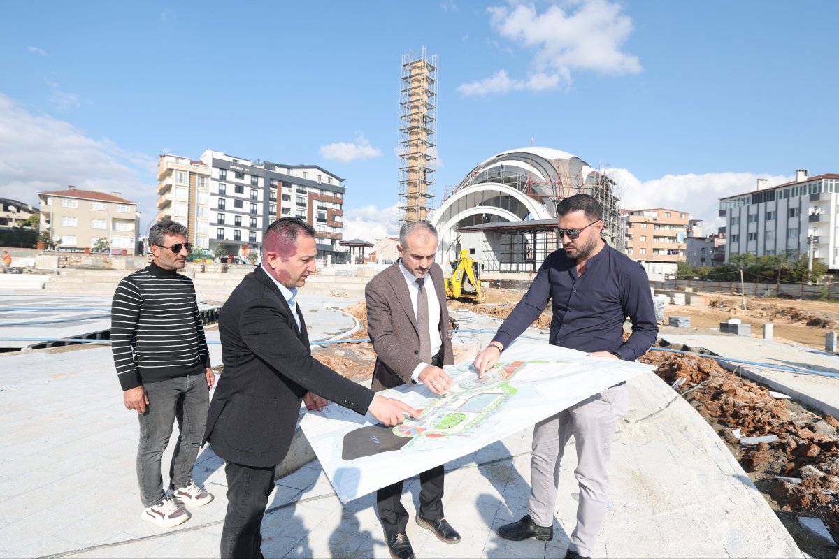 Çiftçi, Kent Meydanı’nda incelemeler gerçekleştirdi