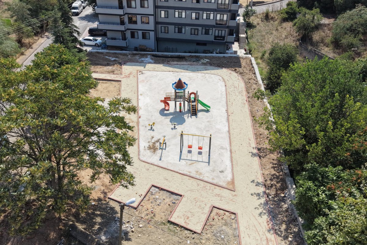 Çayırova’nın yeşil alanlarında yenileme çalışmaları sürüyor