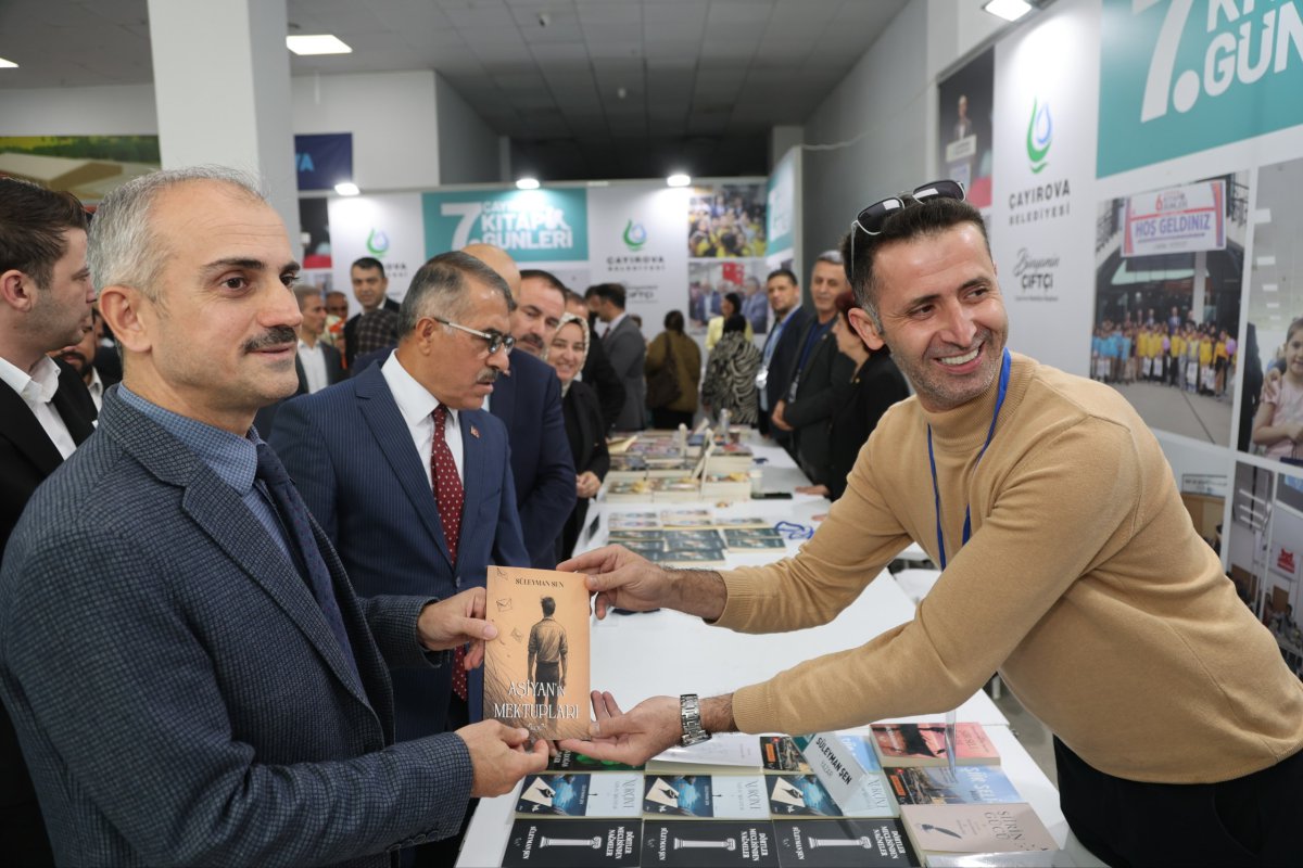Çayırova 7. Kitap Günleri, kapılarını ziyaretçilerine açtı