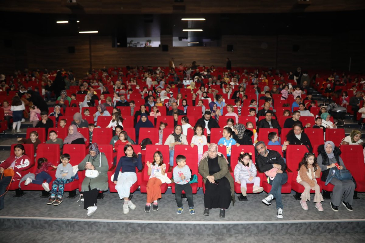 Çayırovalı çocuklar, hafta sonunu tiyatroyla dolu geçirdi