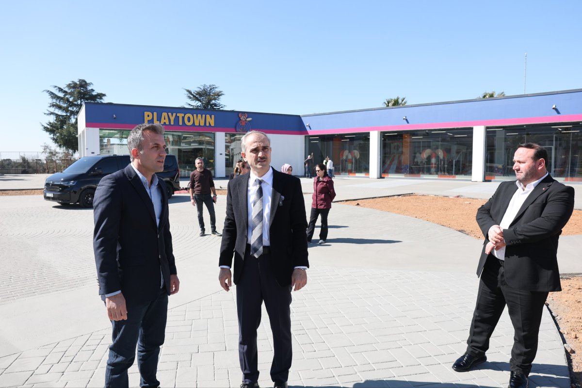 Çiftçi, Kent Park ve Fatih Sultan Mehmet Parkı'ndaki revizyon çalışmalarını inceledi   