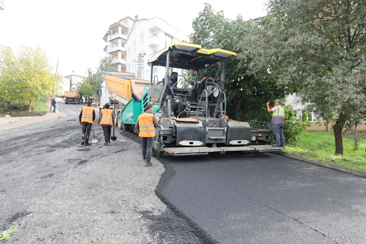  Atatürk Mahallesi’nde üstyapı yenileme çalışmaları sürüyor