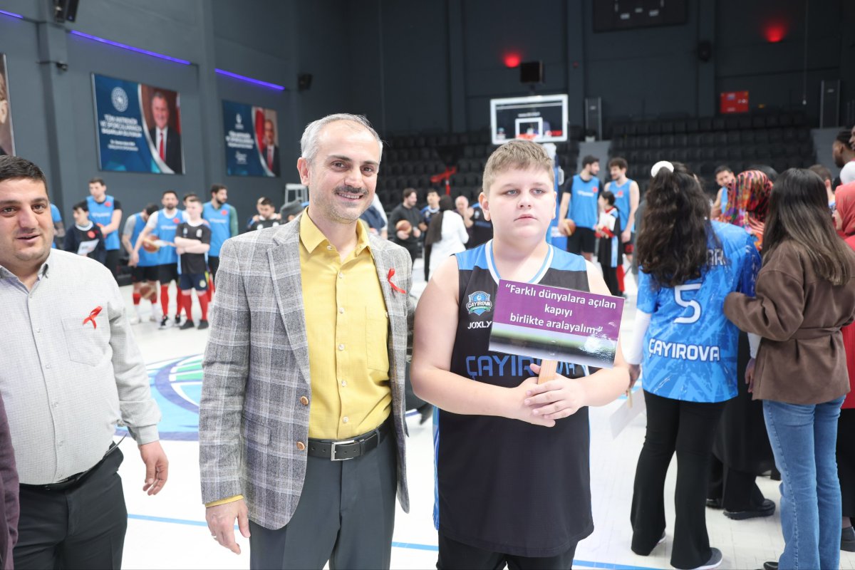 Özel çocuklar, Çayırova’nın dev adamlarıyla bir arada