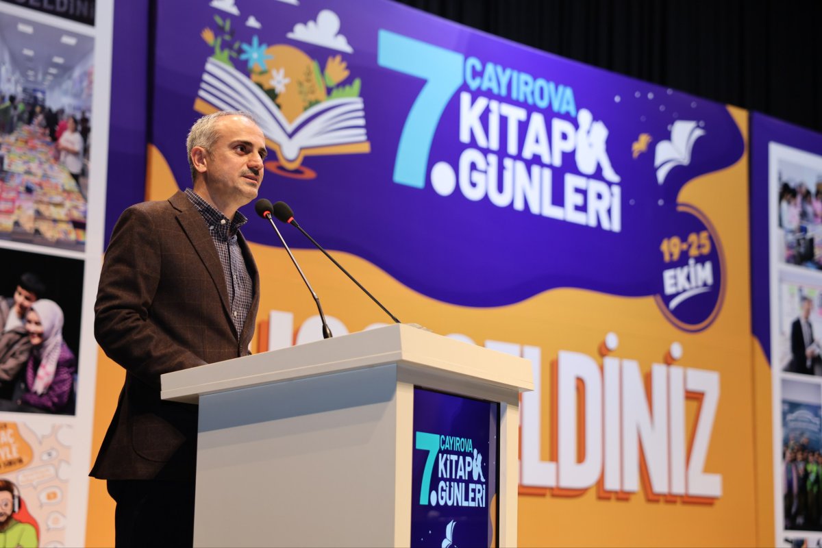 Erbaş, Çayırovalı sevenleriyle kitap günlerinde buluştu