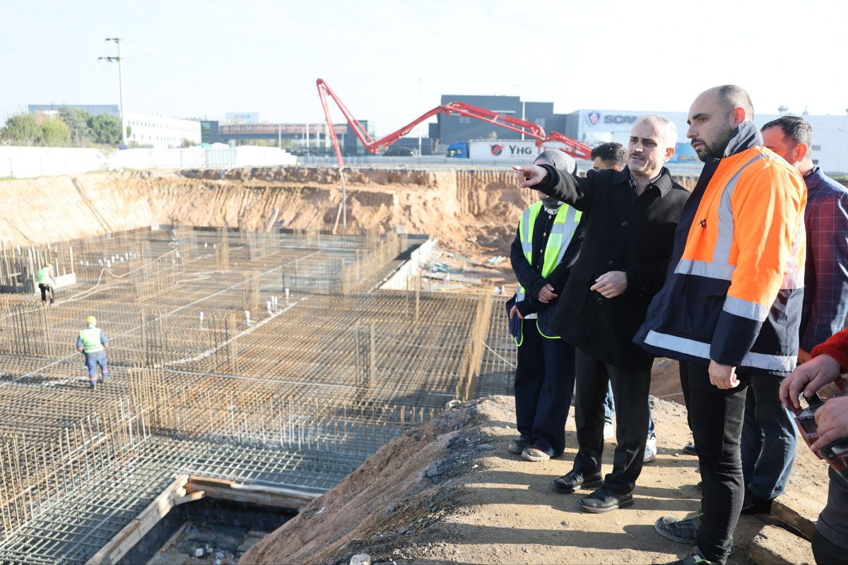 Çayırova’nın yeni meslek lisesinde temel betonu seriliyor