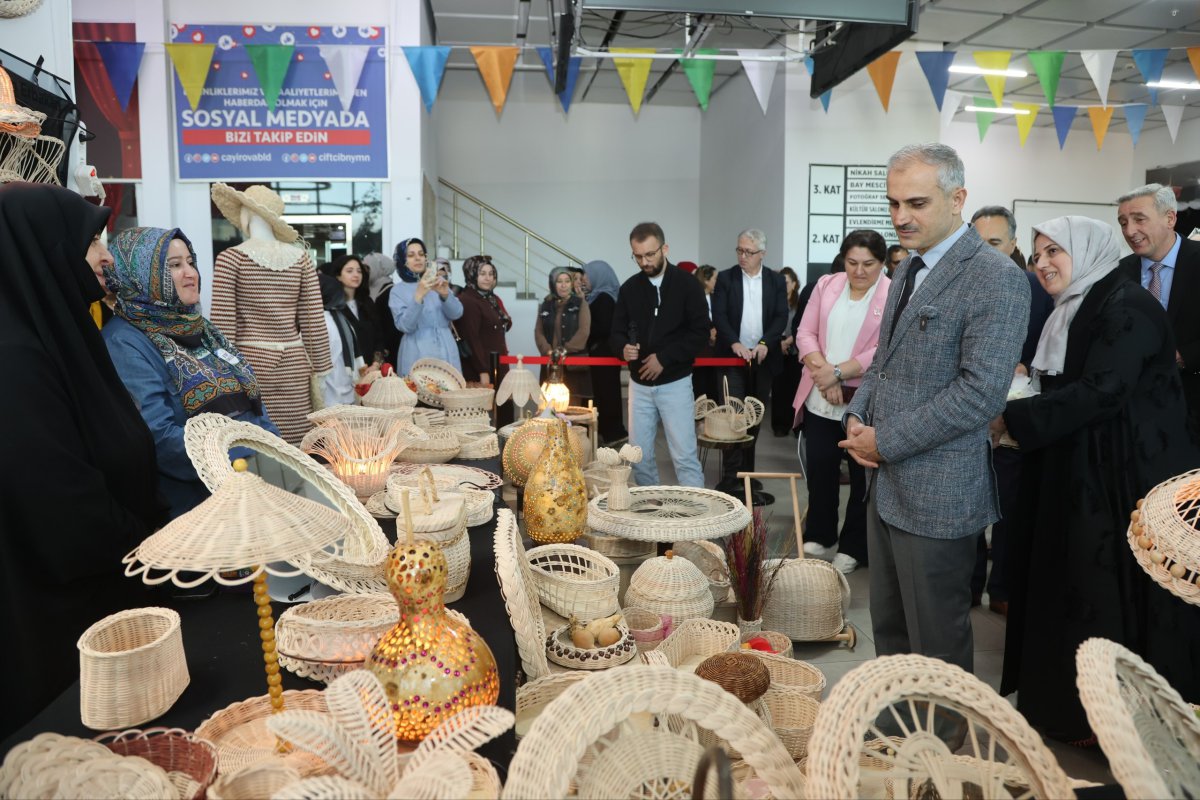 Çayırova’da ‘El Sanatları Sergisi’nin kurdelesi kesildi